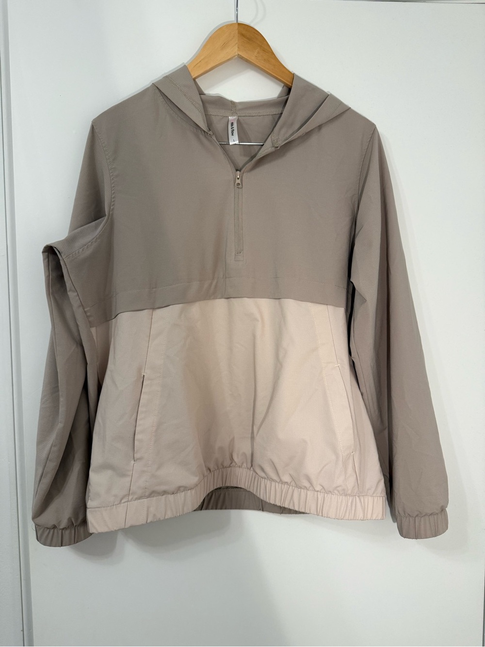 ebb & flow. Hooded Pullover Yoga Jacket in Taupe and Cream. Size L.